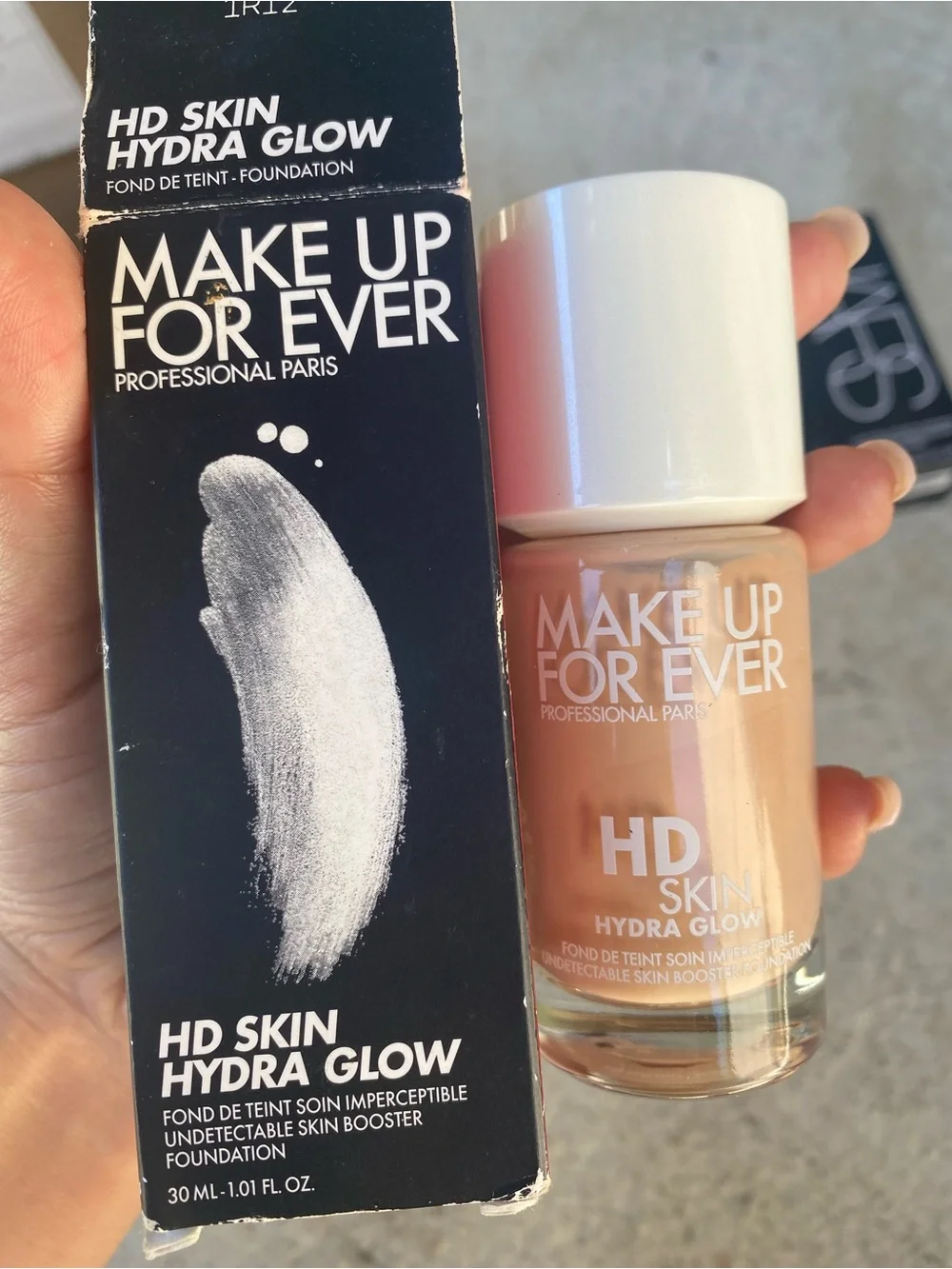Make Up For Ever HD Skin Hydra Glow Foundation - Peach-Beige (1R12)